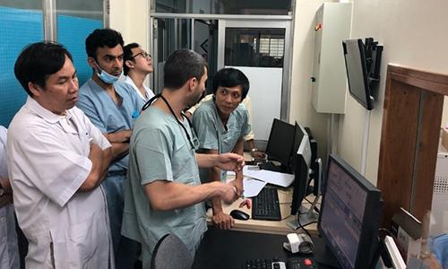 Doctors teaching on the computer screen